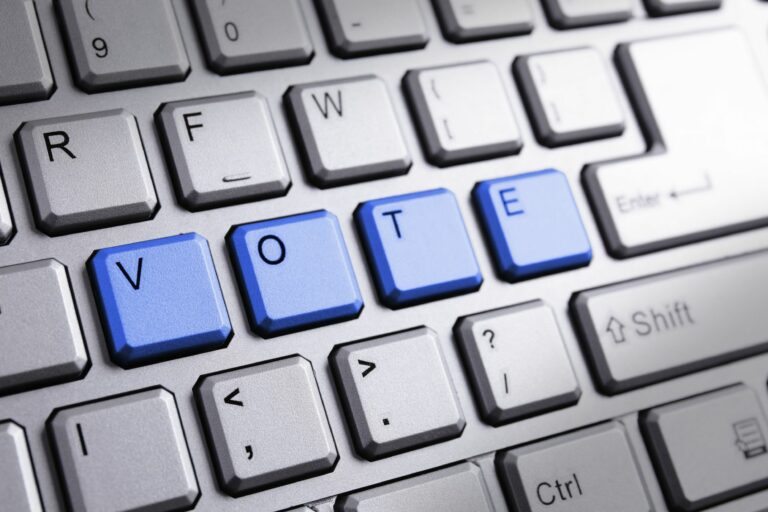 Pros and Cons of Online Voting